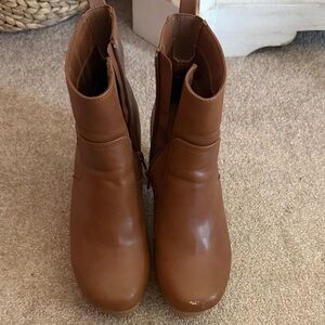 Universal Thread Tan Platform Ankle Boots